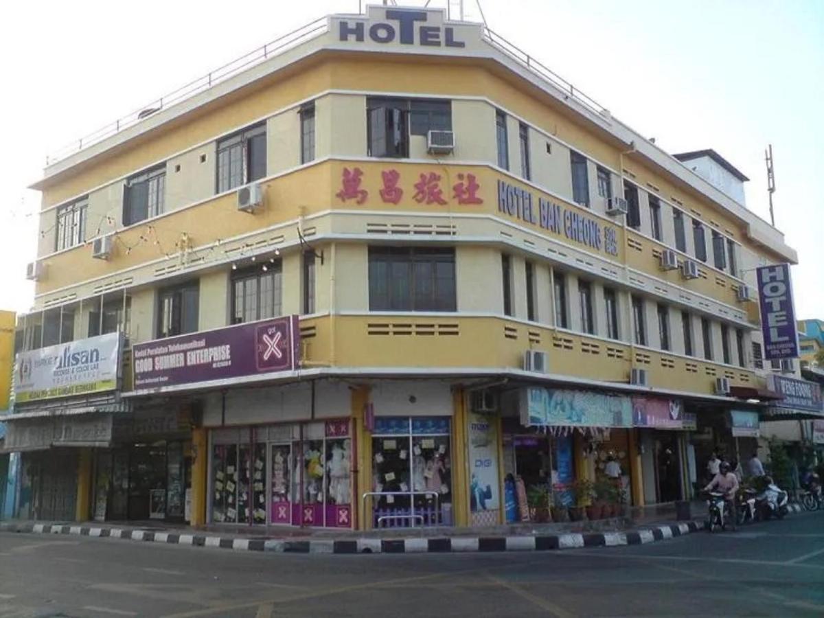 Oyo 90743 Hotel Ban Cheong Kangar Exterior foto