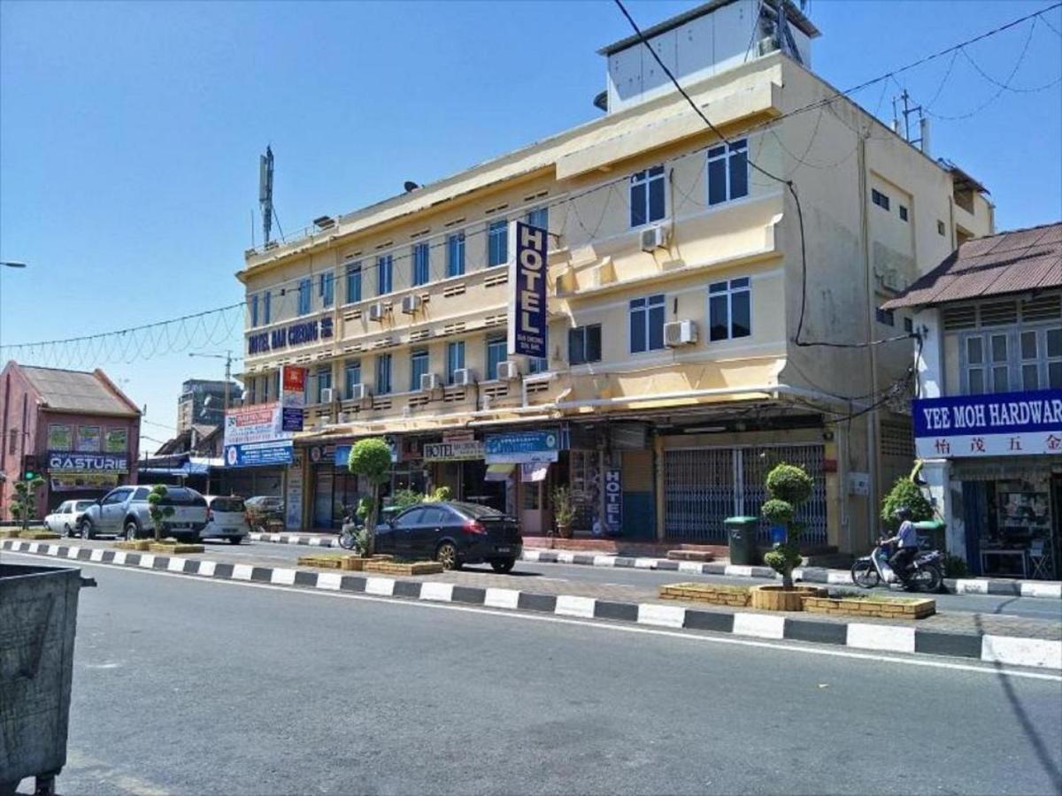 Oyo 90743 Hotel Ban Cheong Kangar Exterior foto